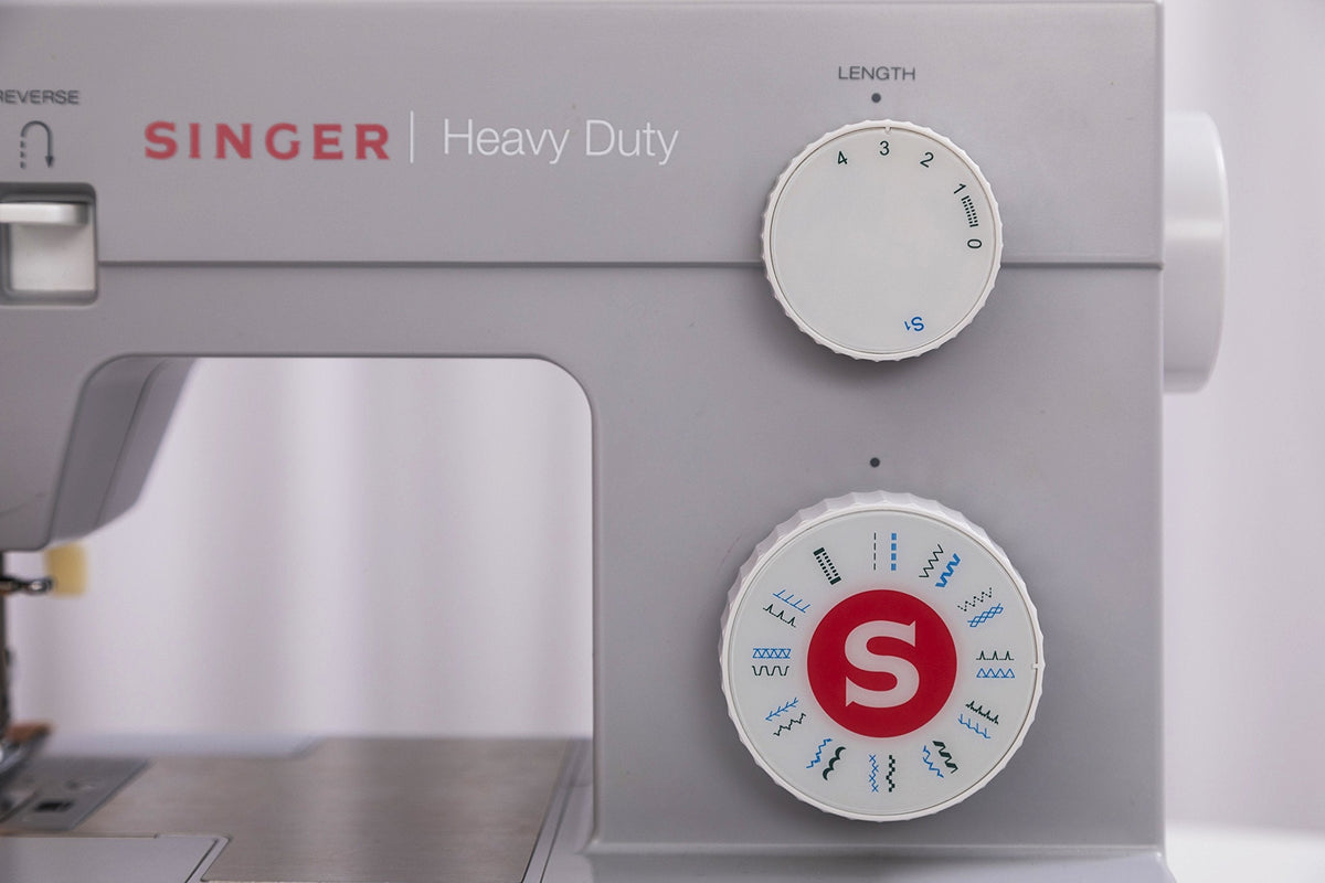 SINGER Heavy Duty 4423 Sewing Machine – 23 Built-In Stitches, 1,100 SPM, Automatic Needle Threader, White